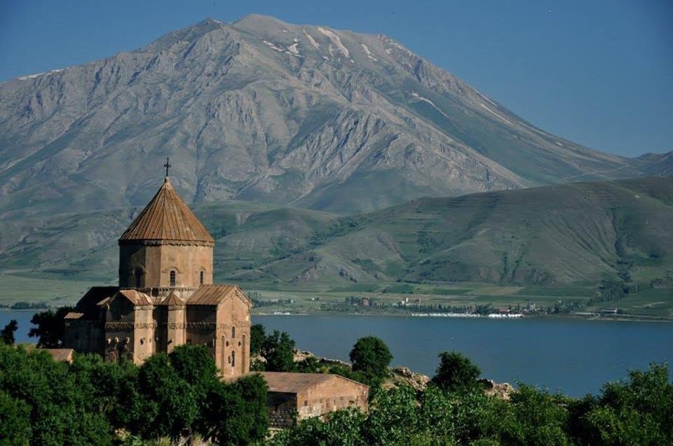 Озеро Ван , Армянский кафедральный собор Святого Креста