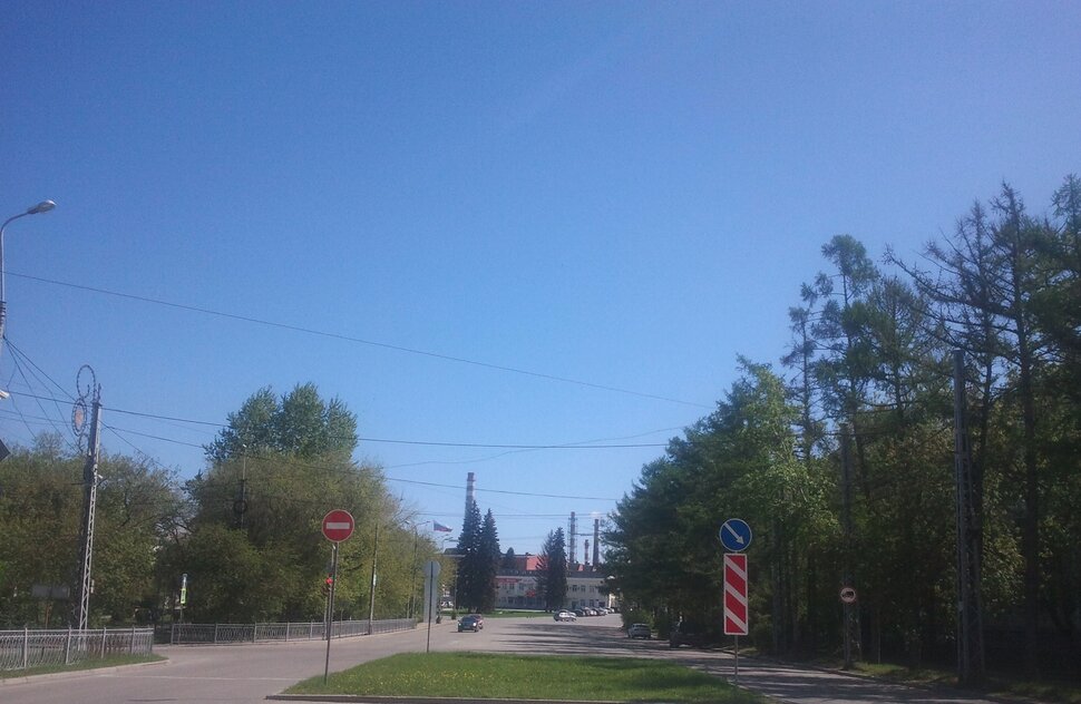 По улочке