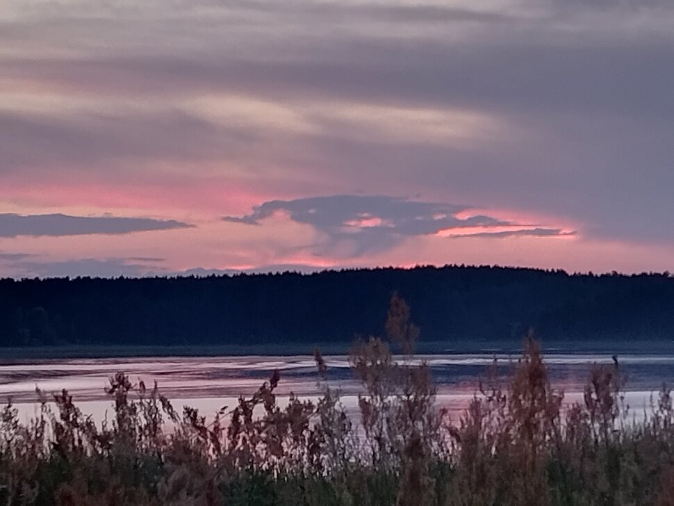 Закат на озере Селигер