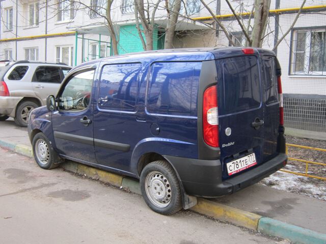 Синий фургон FIAT