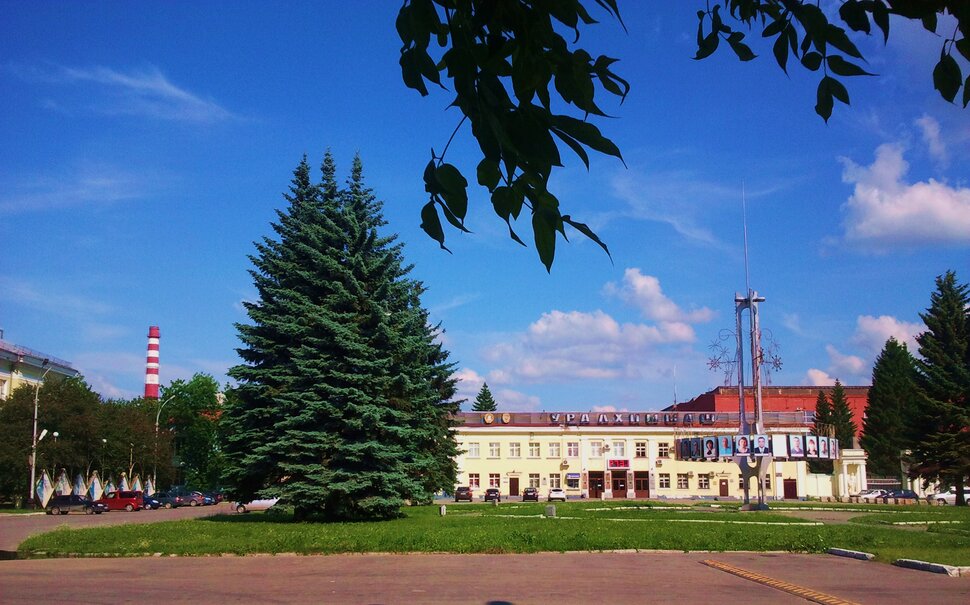 По городу