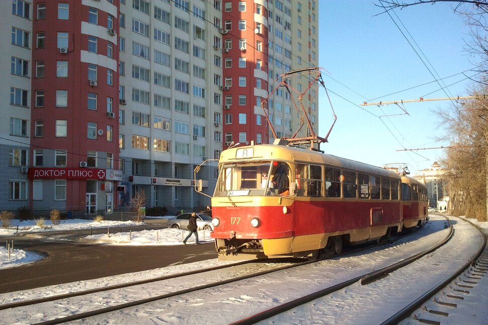 По проспекту