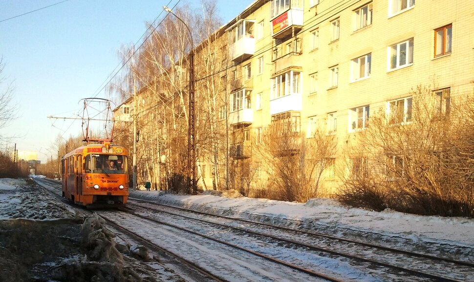 По улочке