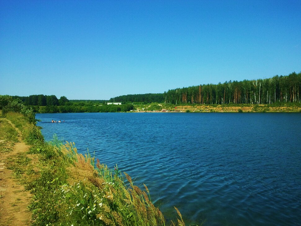 У воды