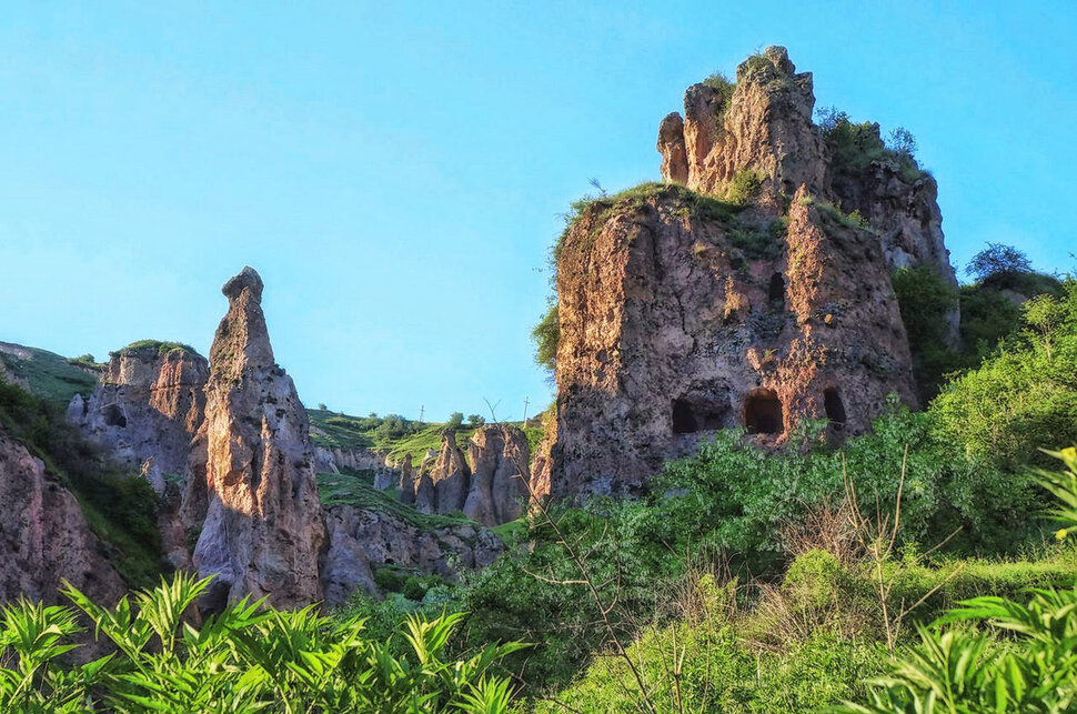 Древний пещерный город Хндзореск. Горис, Армения