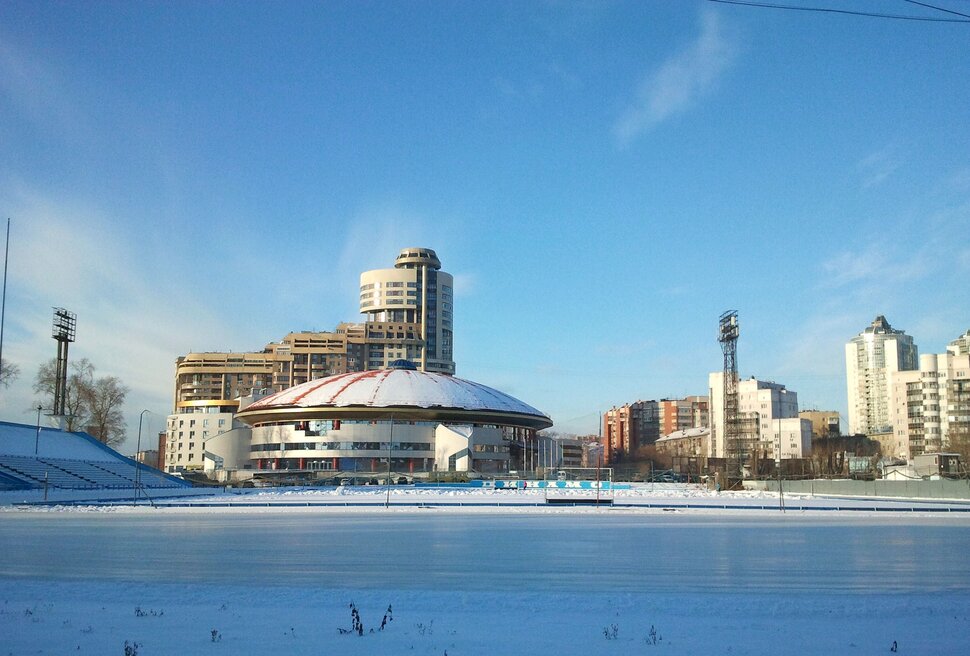 На катке
