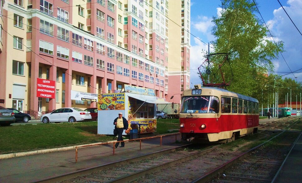 По проспекту
