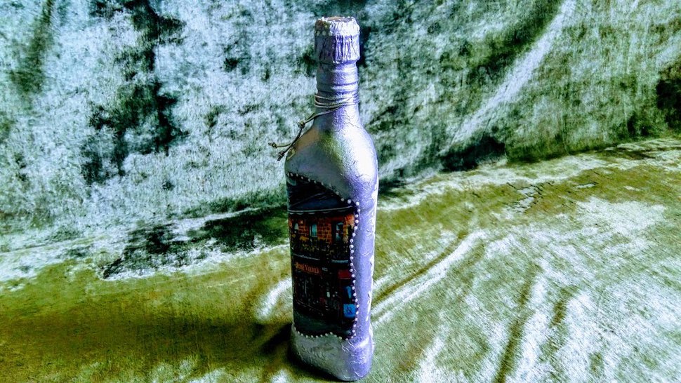 Декупаж трёхгранной бутылочки