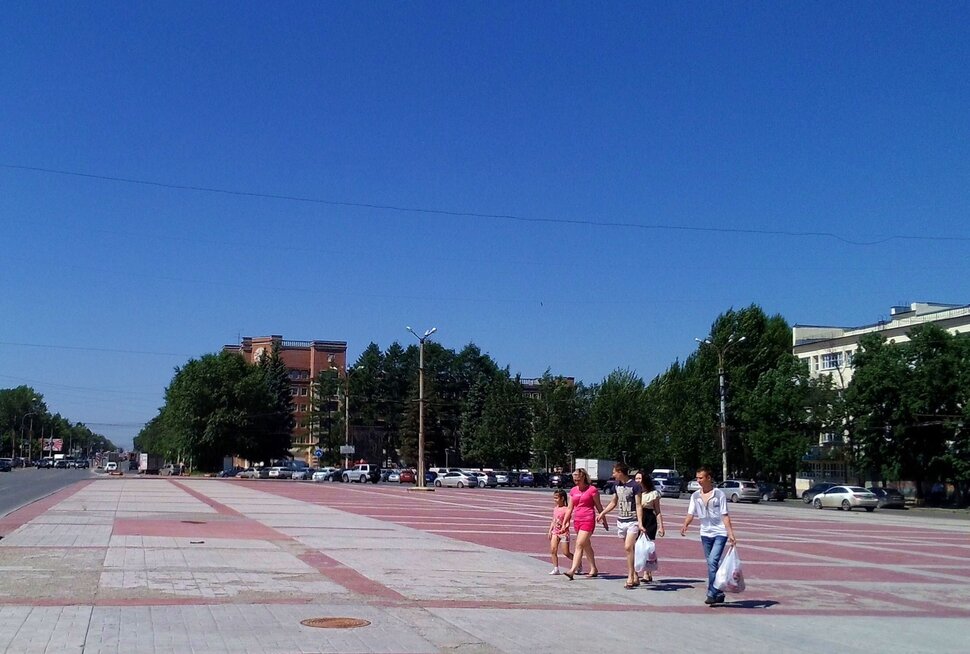 По Уралмашу