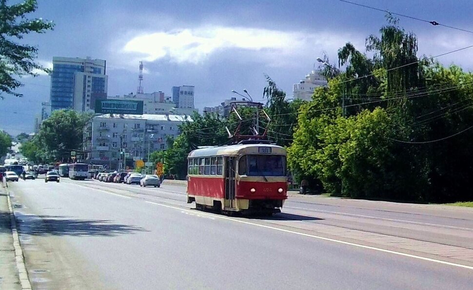 По проспекту