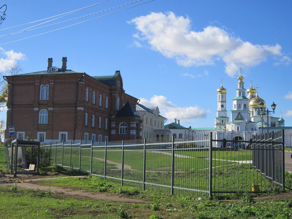 Гостиницы Воскресенского монастыря