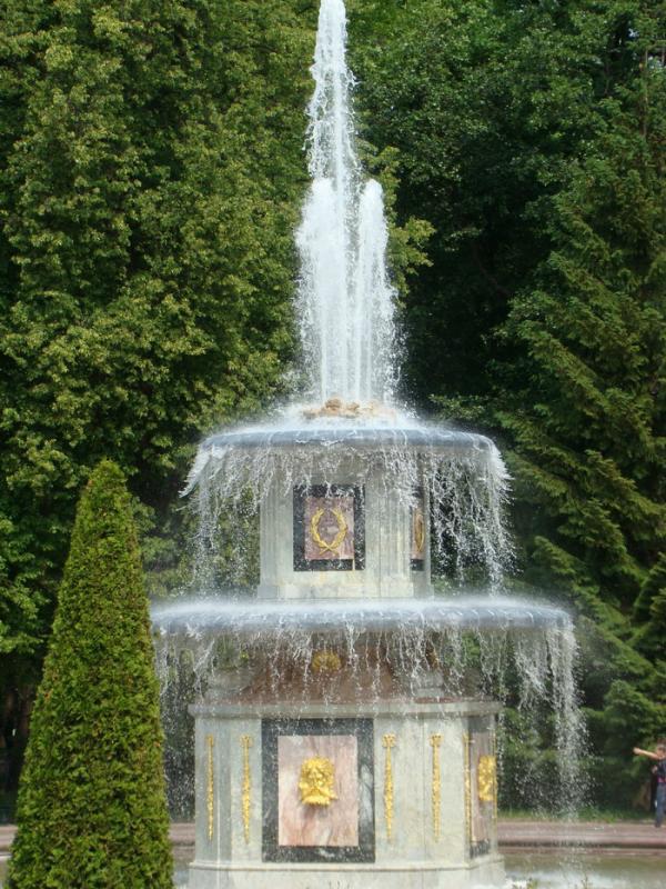 Римский фонтан в Петергофе