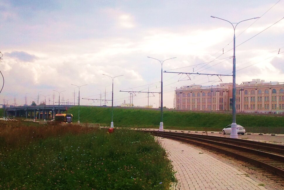 По проспекту