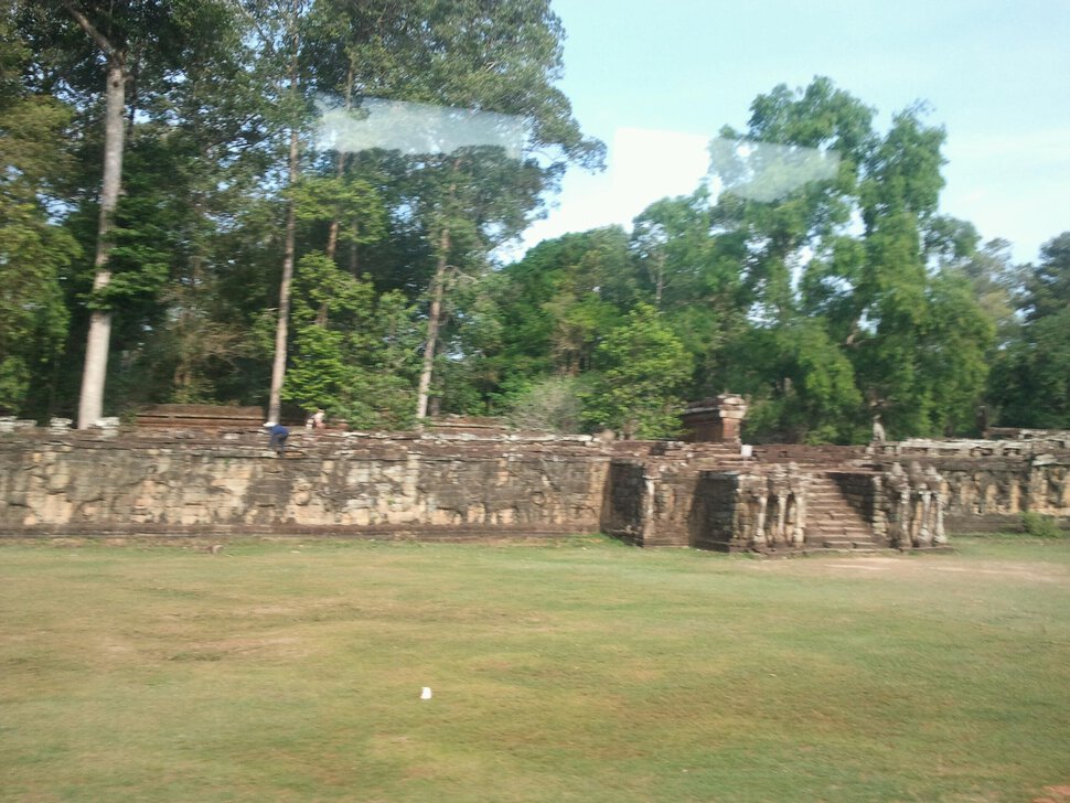 Остатки древних сооружений. Камбоджа