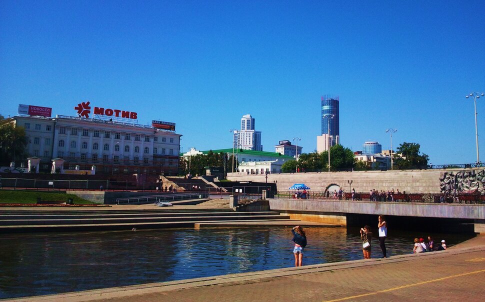 Летом у реки