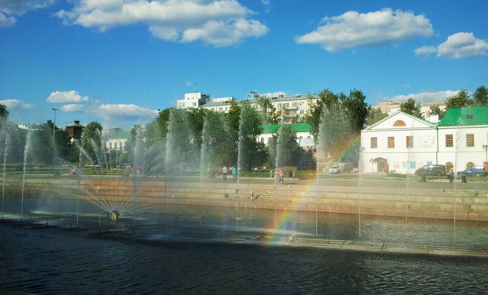 В сквере у реки