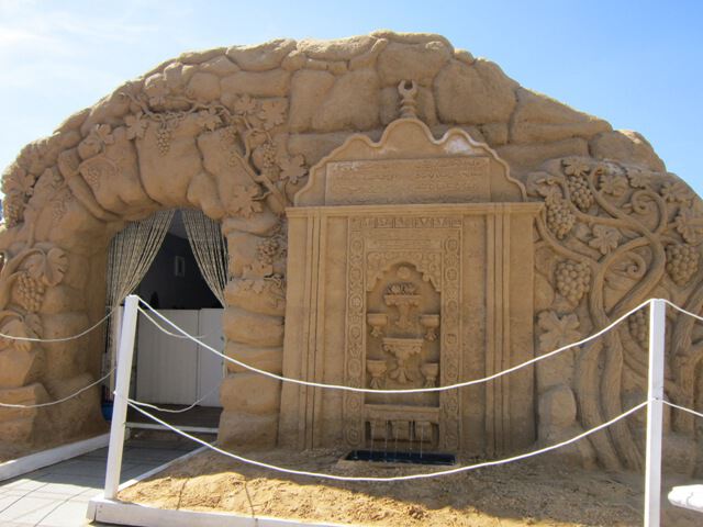 Древнеегипетский храм из песка