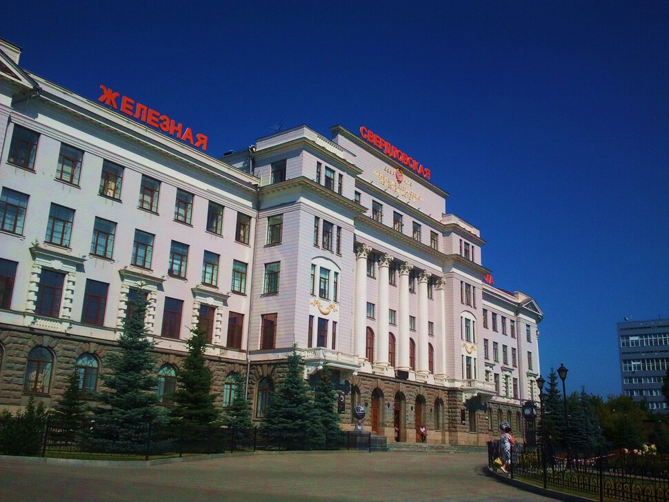 У домика