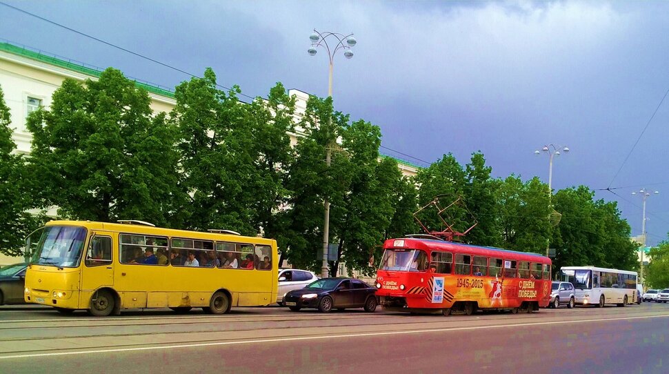 По проспекту