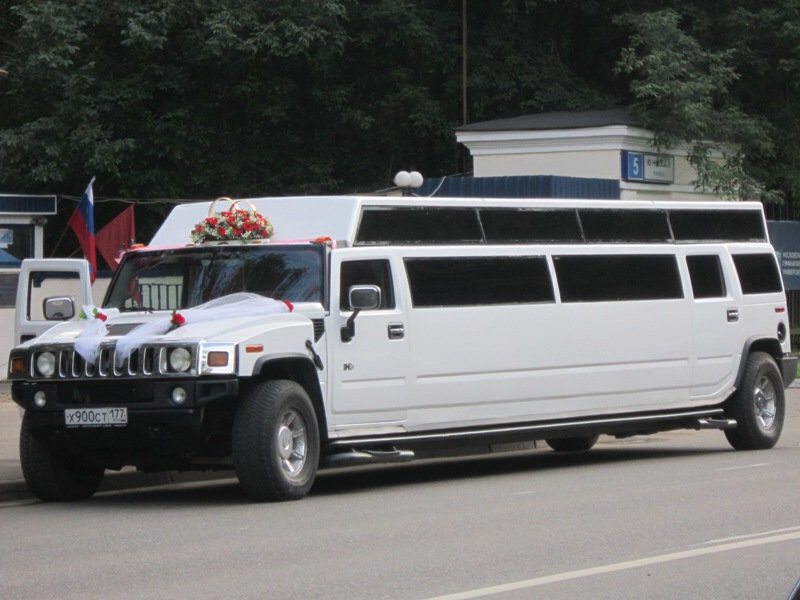 Лимузин Mega Hummer H2