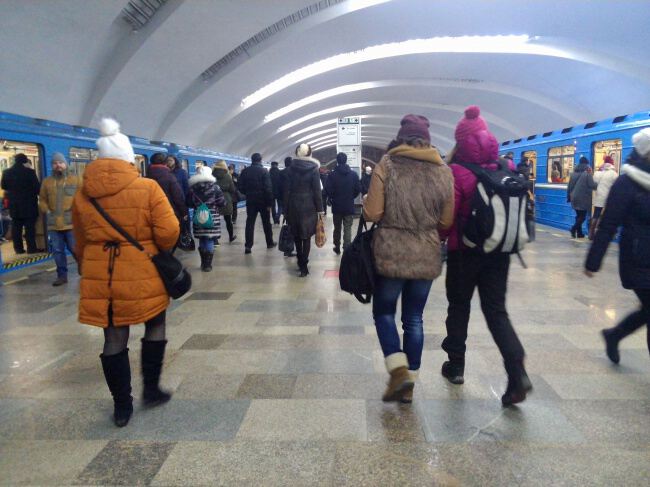 В метро