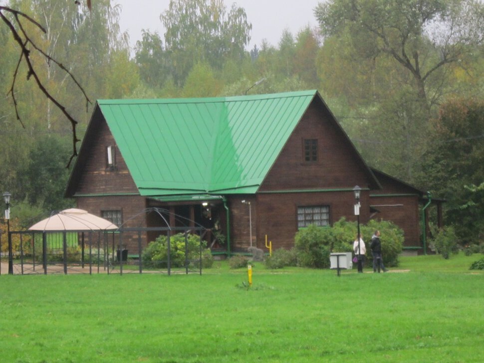 Абрамцево. Дом с зелёной крышей