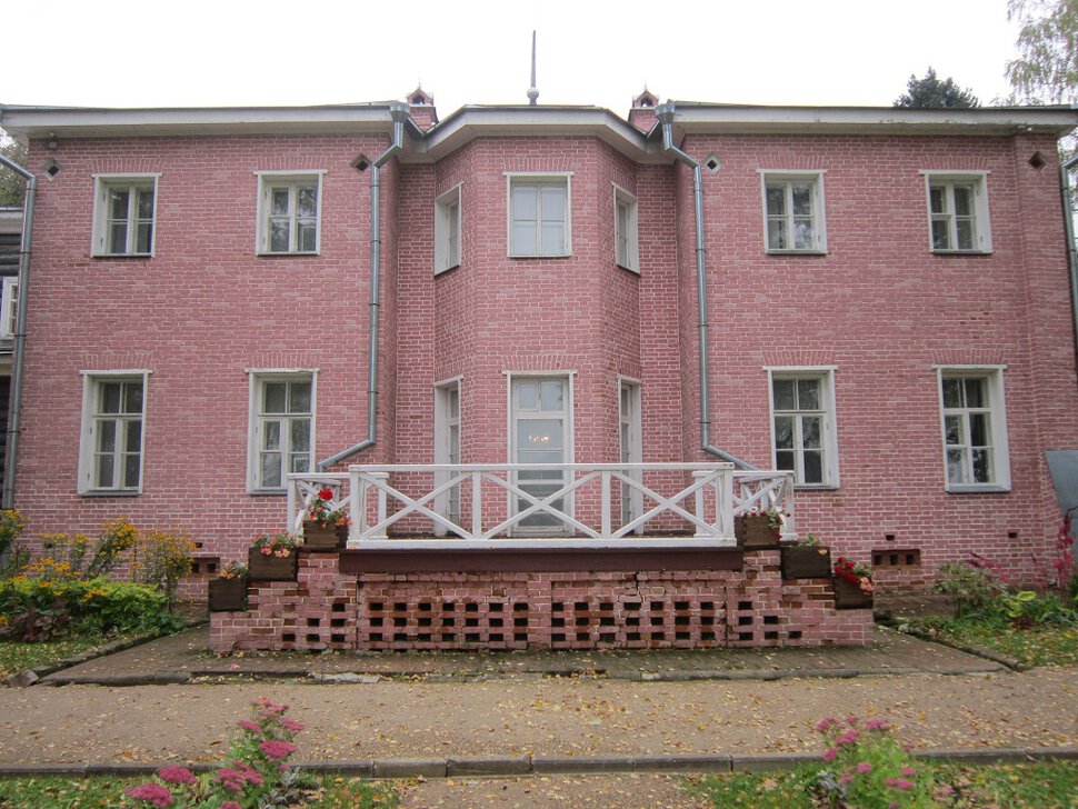 Мураново. Розовый дом