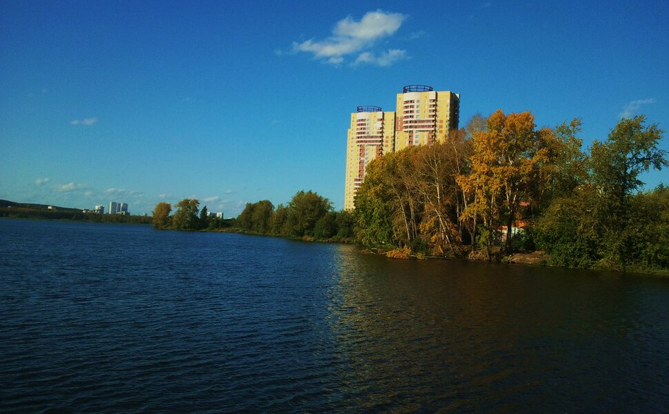 Осенью у реки