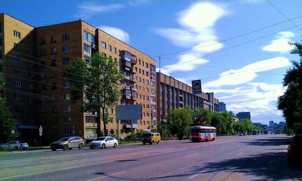 По проспекту