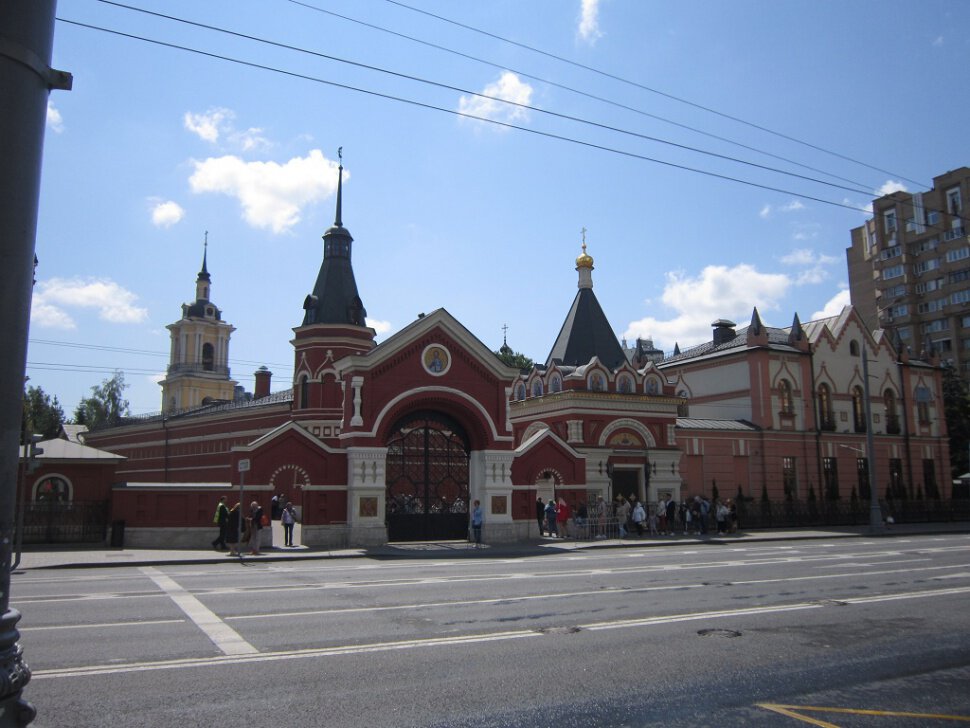 Вид на Покровский монастырь