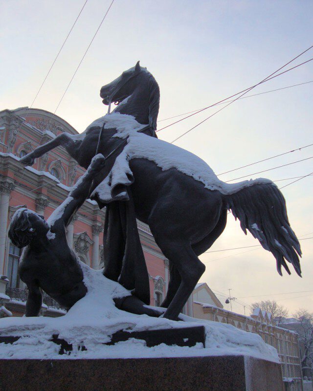 У работы Клодта