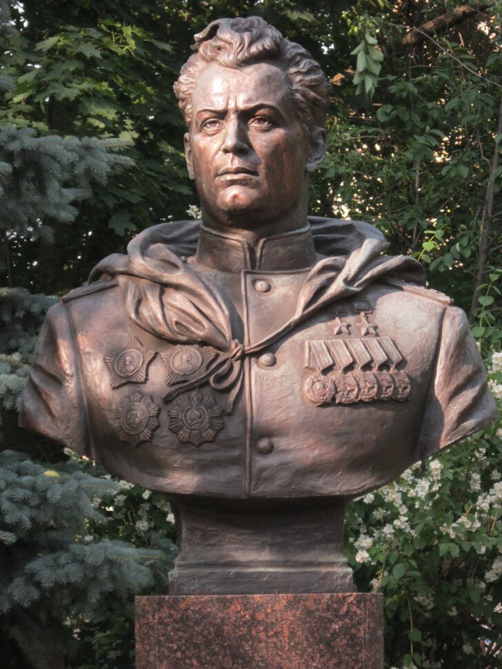 Памятник Полководцу
