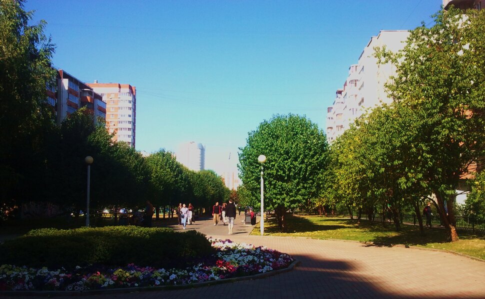 По бульвару