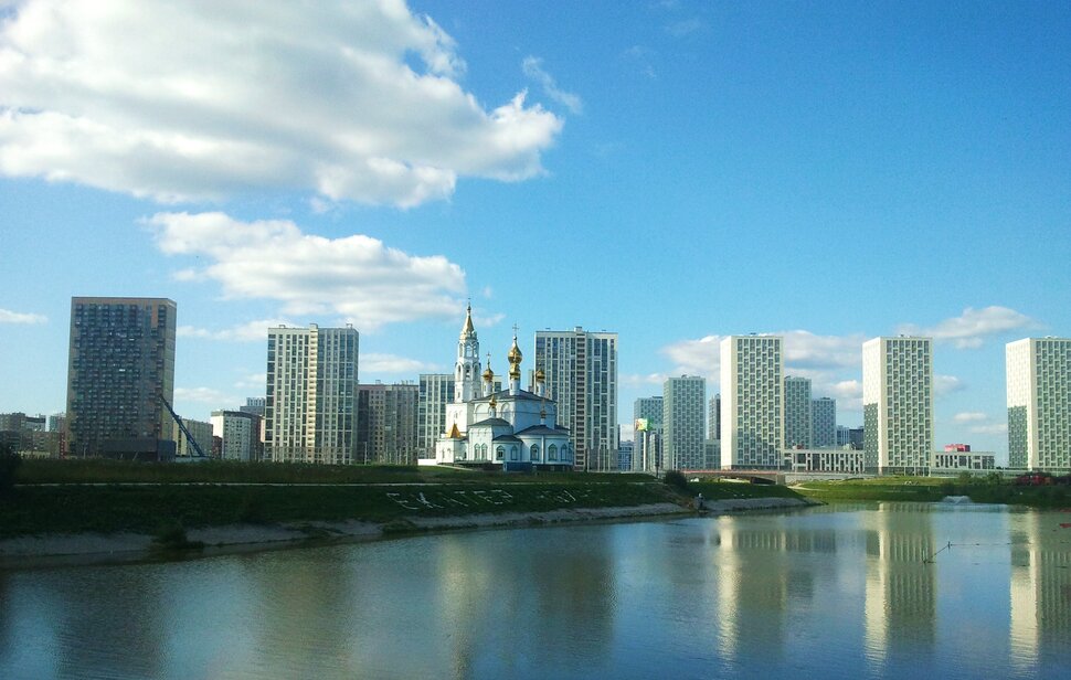 Храм у реки