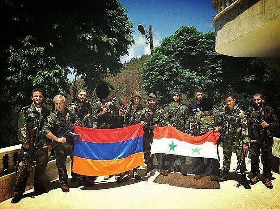 Армянские и сирийские бойцы бок о бок противостоят злу