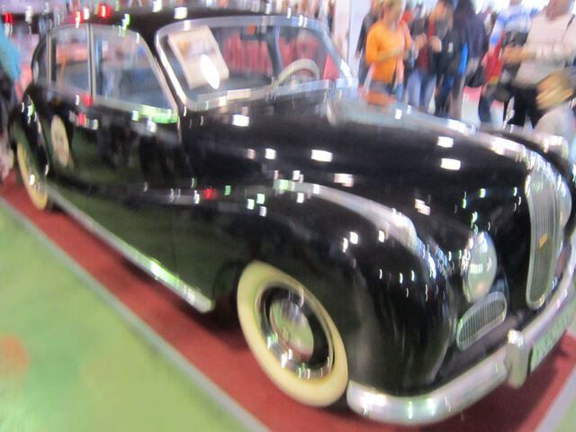 Чёрное авто