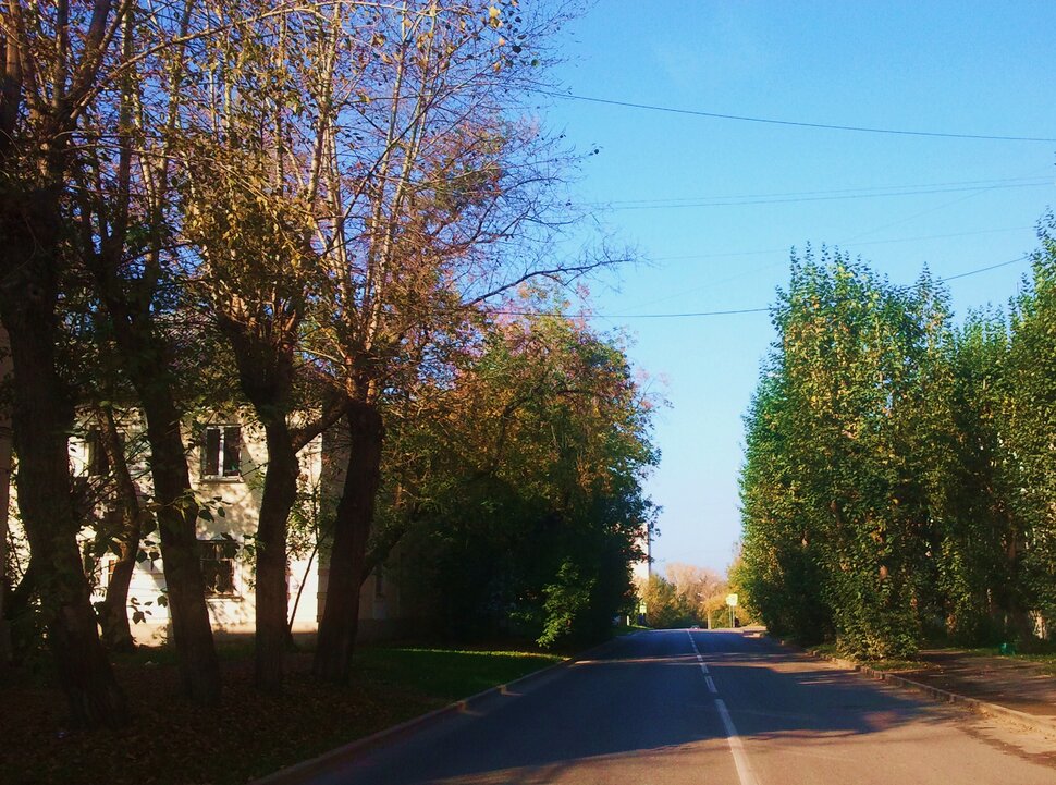 По осенней улочке