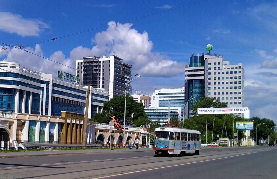 По проспекту