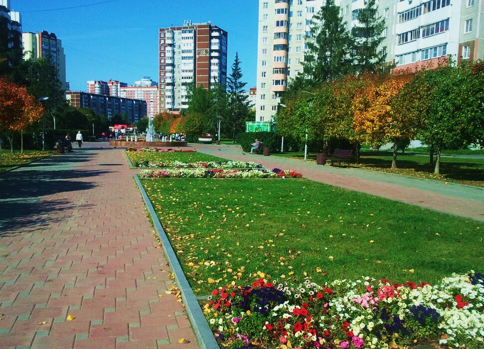 По бульвару