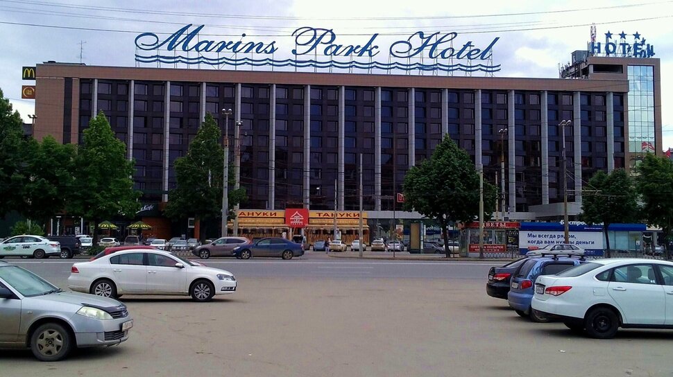 На площади