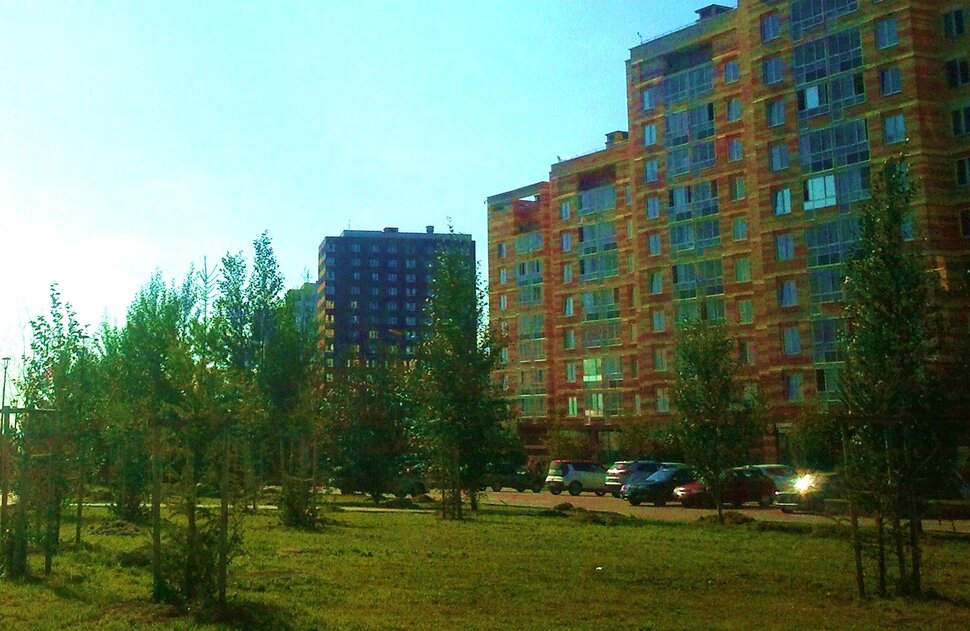 По улочке