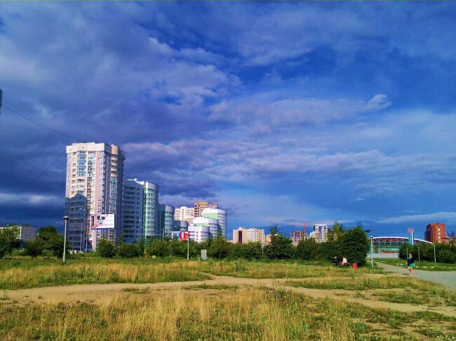 По городу