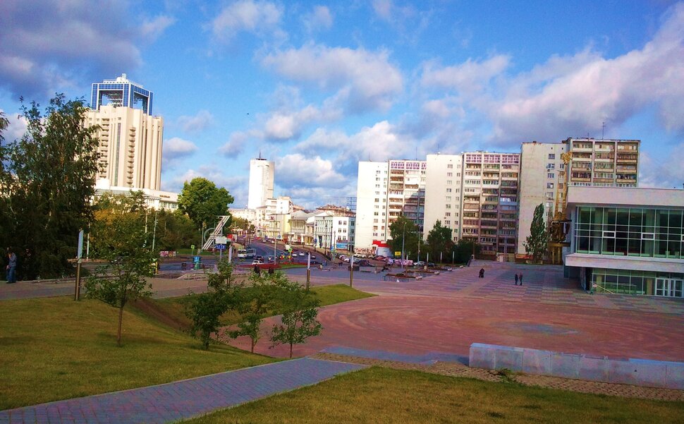 На площади