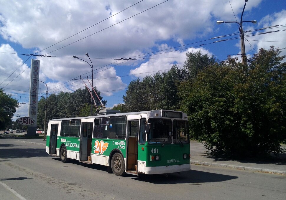 По проспекту