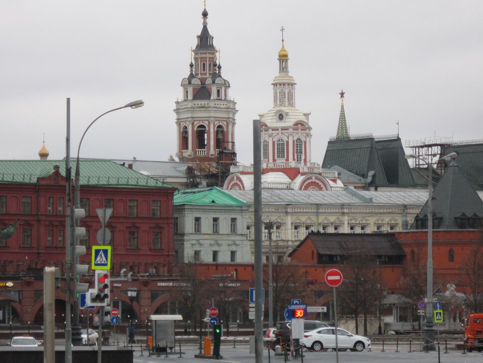 В центре города большого