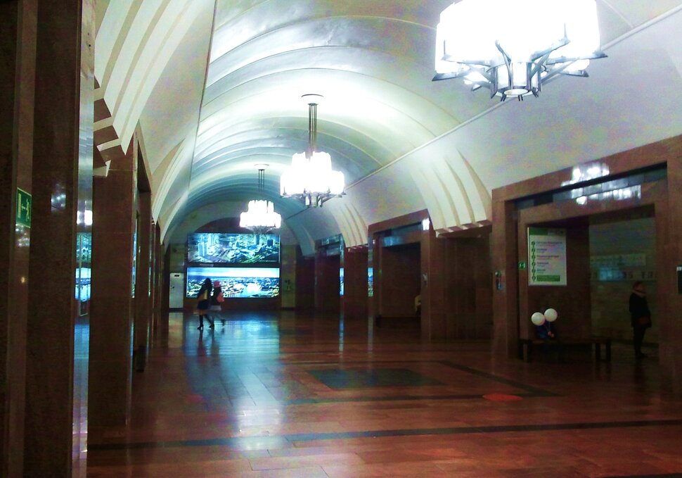 В метро