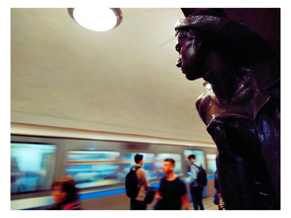 Станция метро -Площадь Революции-