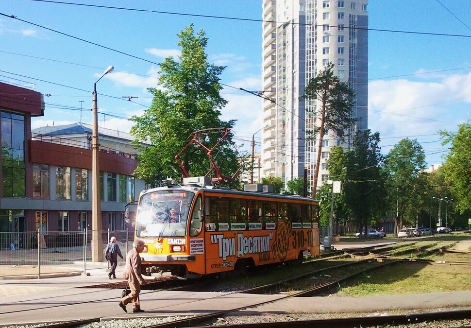 По проспекту