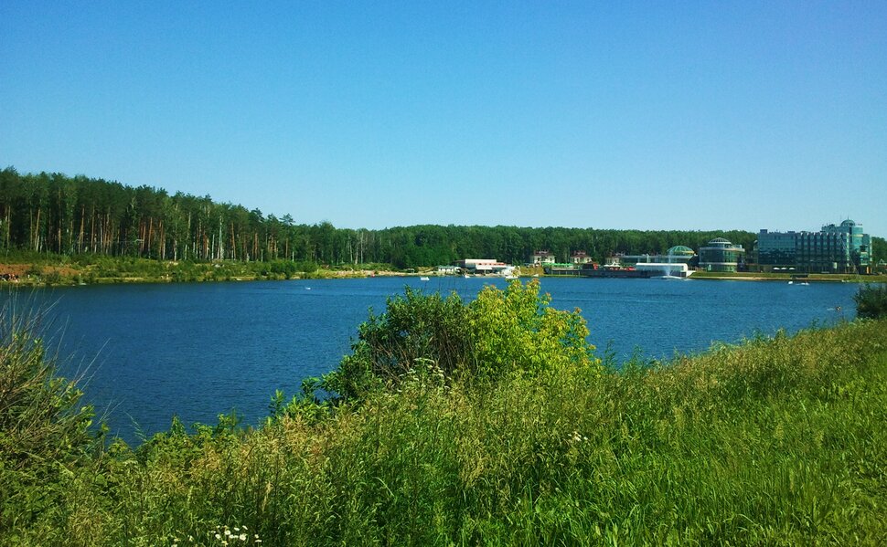 У водной глади