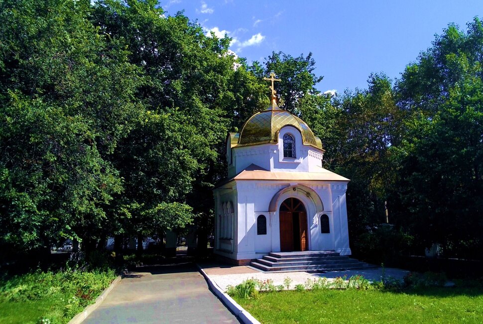 У часовни